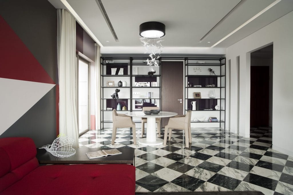 Bold pain colors in a living room by Decorilla designer, Sergio M.
