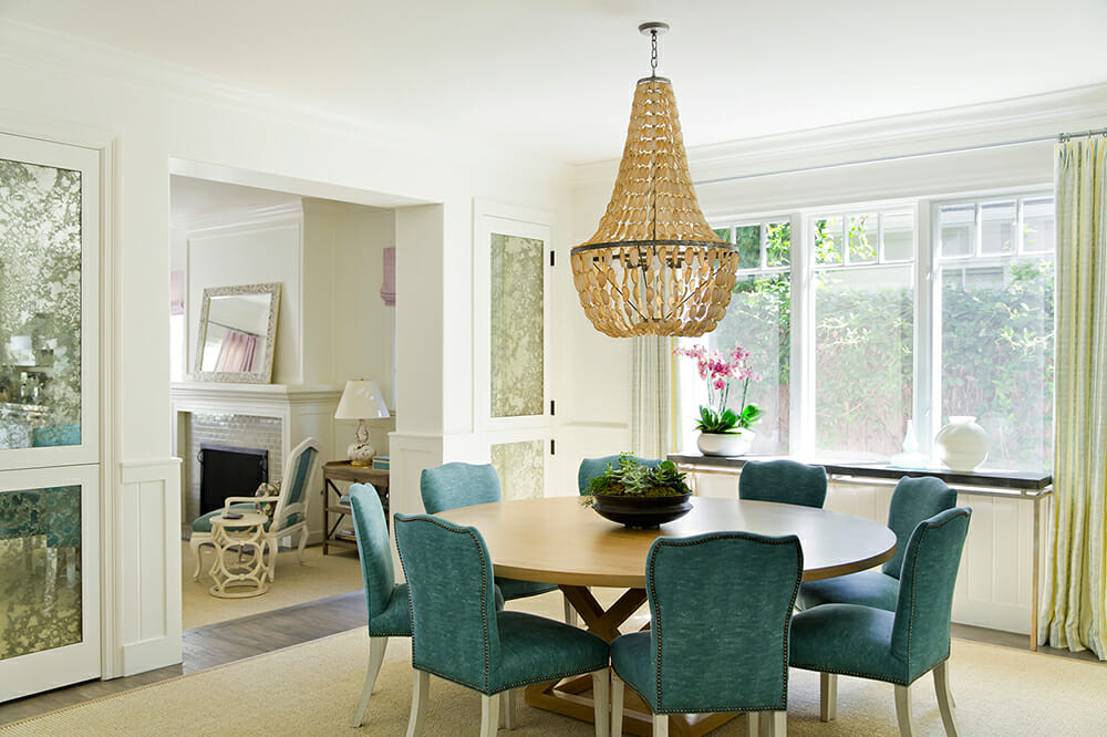 Luxurious dining room with chandelier interior design help