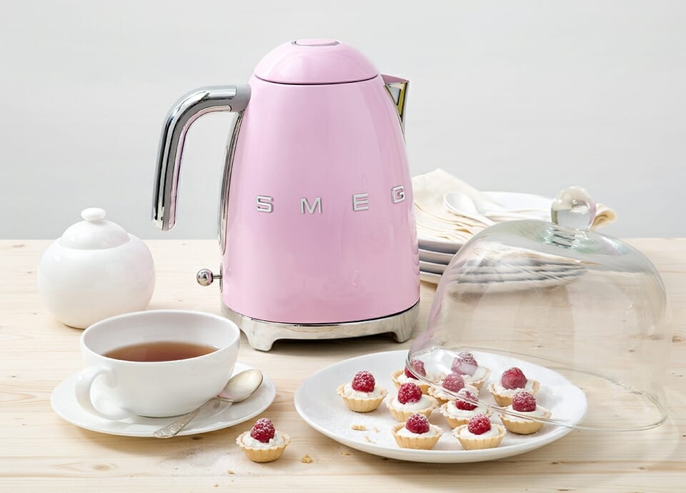 Home decor gifts - smeg electric kettle