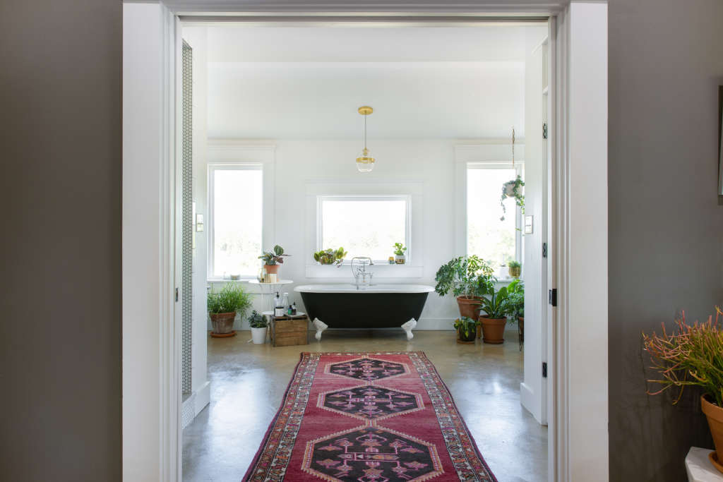 Valentine's Day design ideas luxurious bathroom