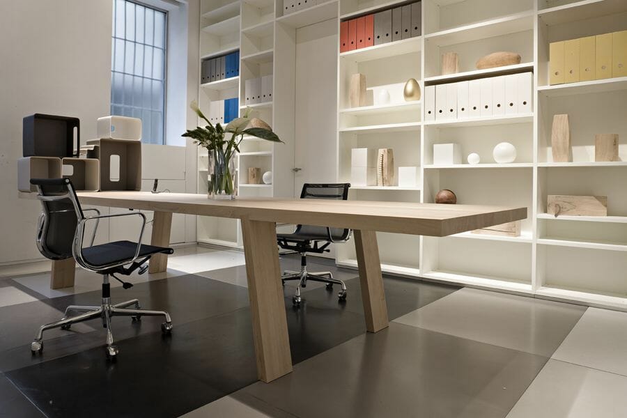 Office interior design ideas for storage by Roberto D