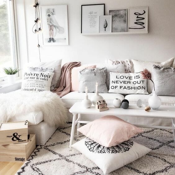 _Bachelorette_pad_decor_living_cushions