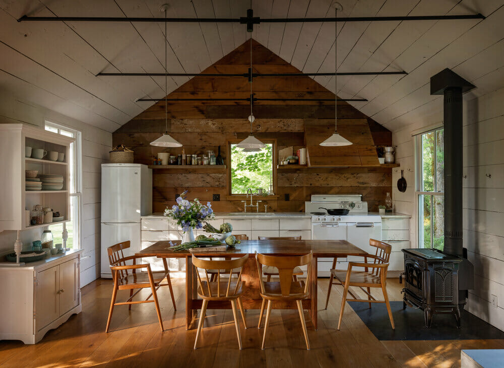 A-frame-log-cabin-interior-ideas-for-a-kitchen