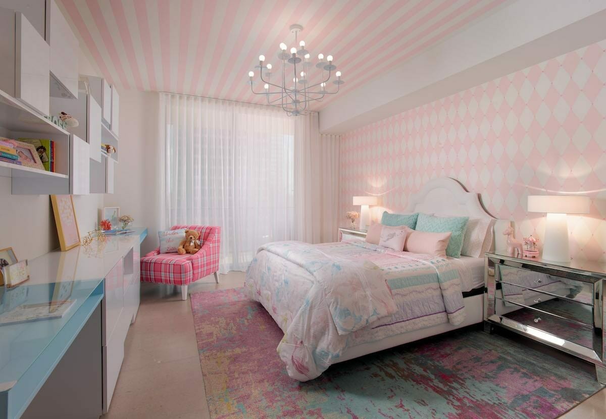 Funky-pink-wallpaper for a girls-room-by-Stella-P