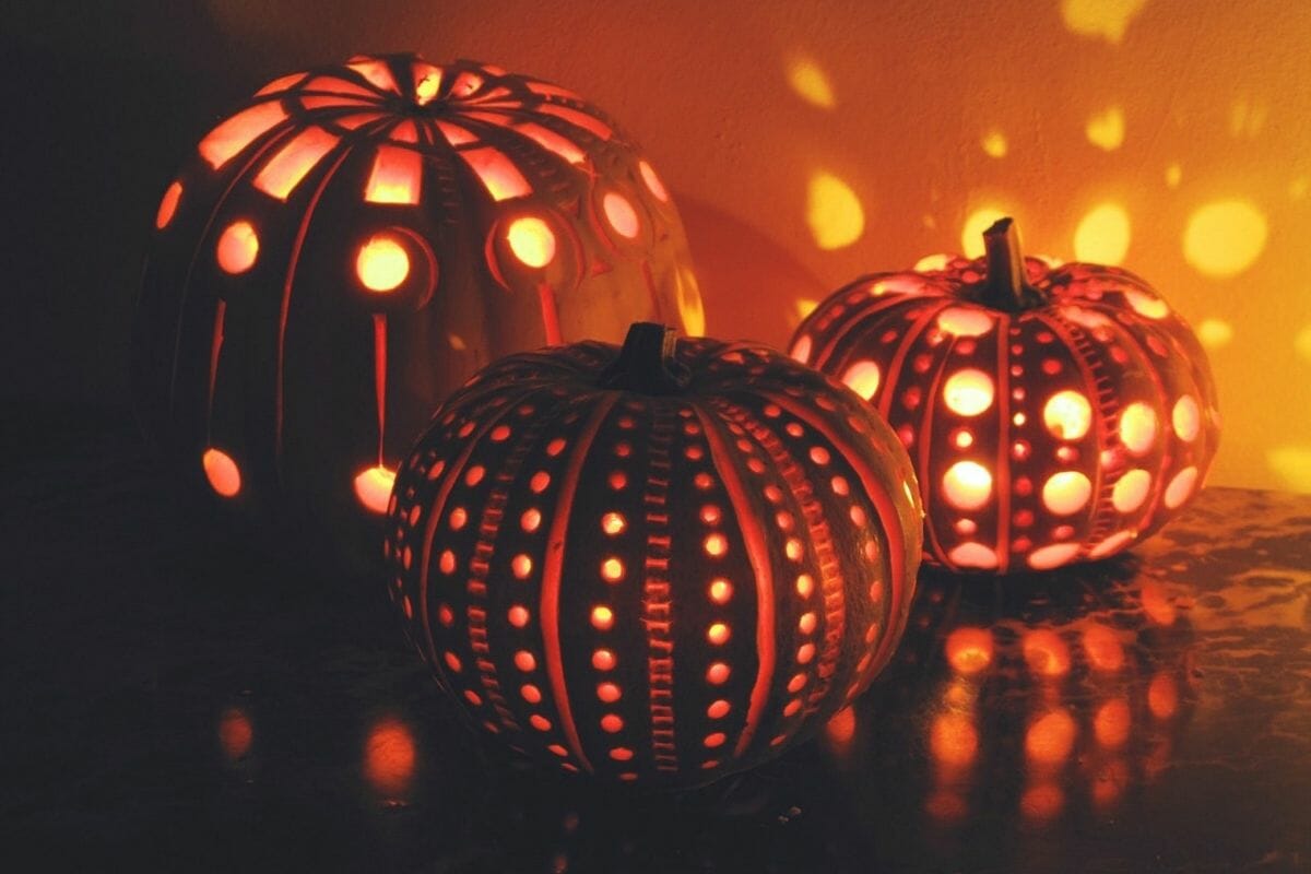 patterned pumkins elegant halloween decor ideas