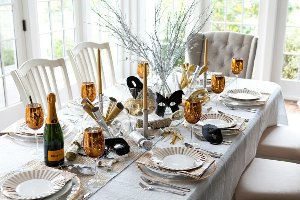 Luxe new year's eve decoration ideas for a festive dining table