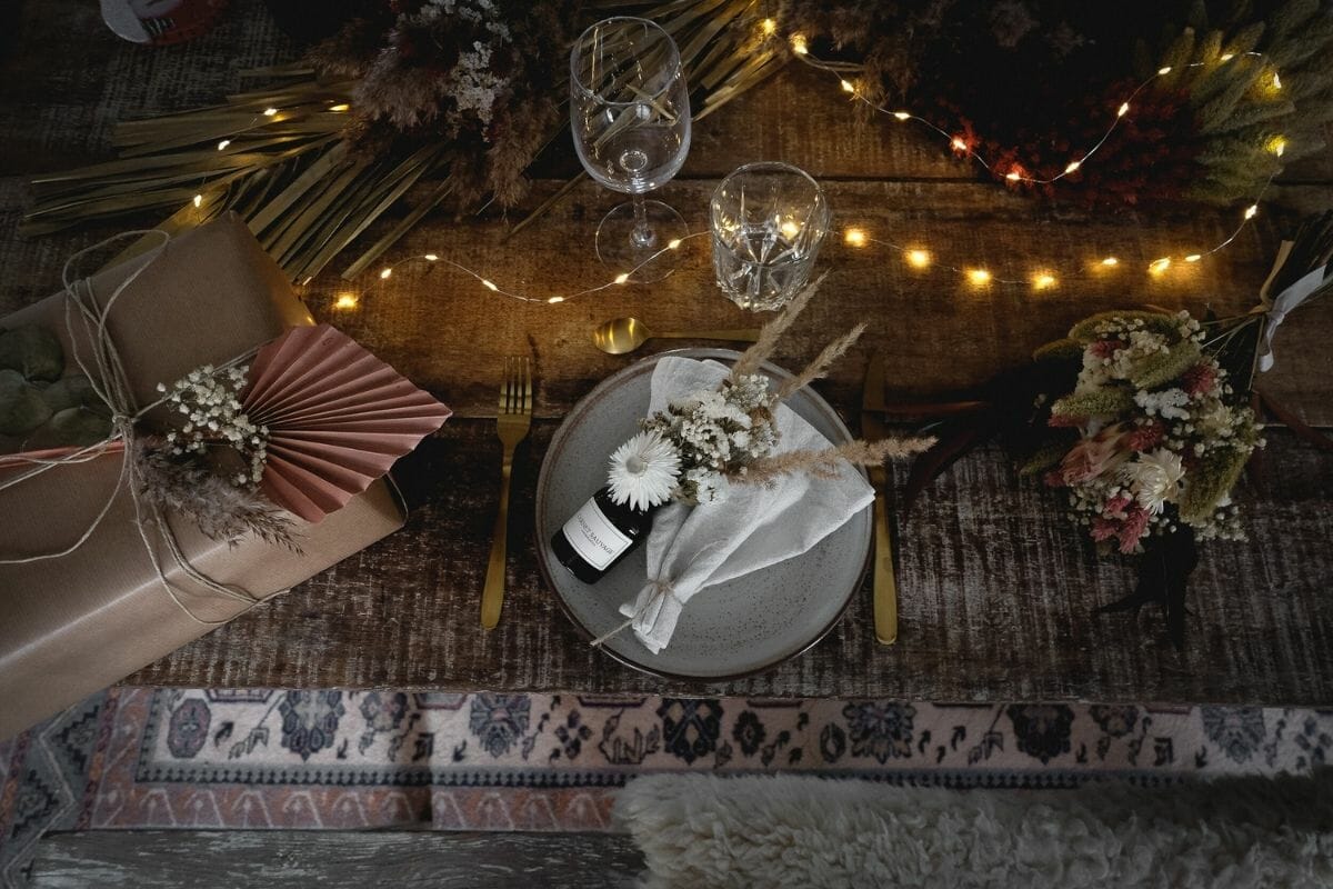 Rustic Christmas table with feminine Christmas decorating ideas