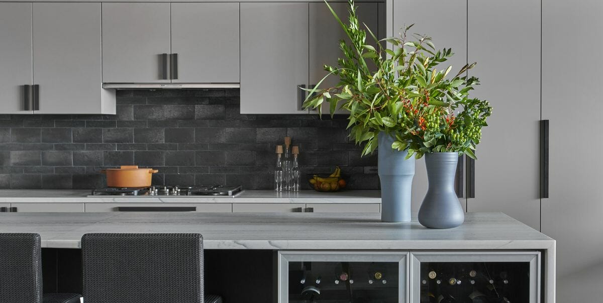 Color trends-dark kitchen backsplashes