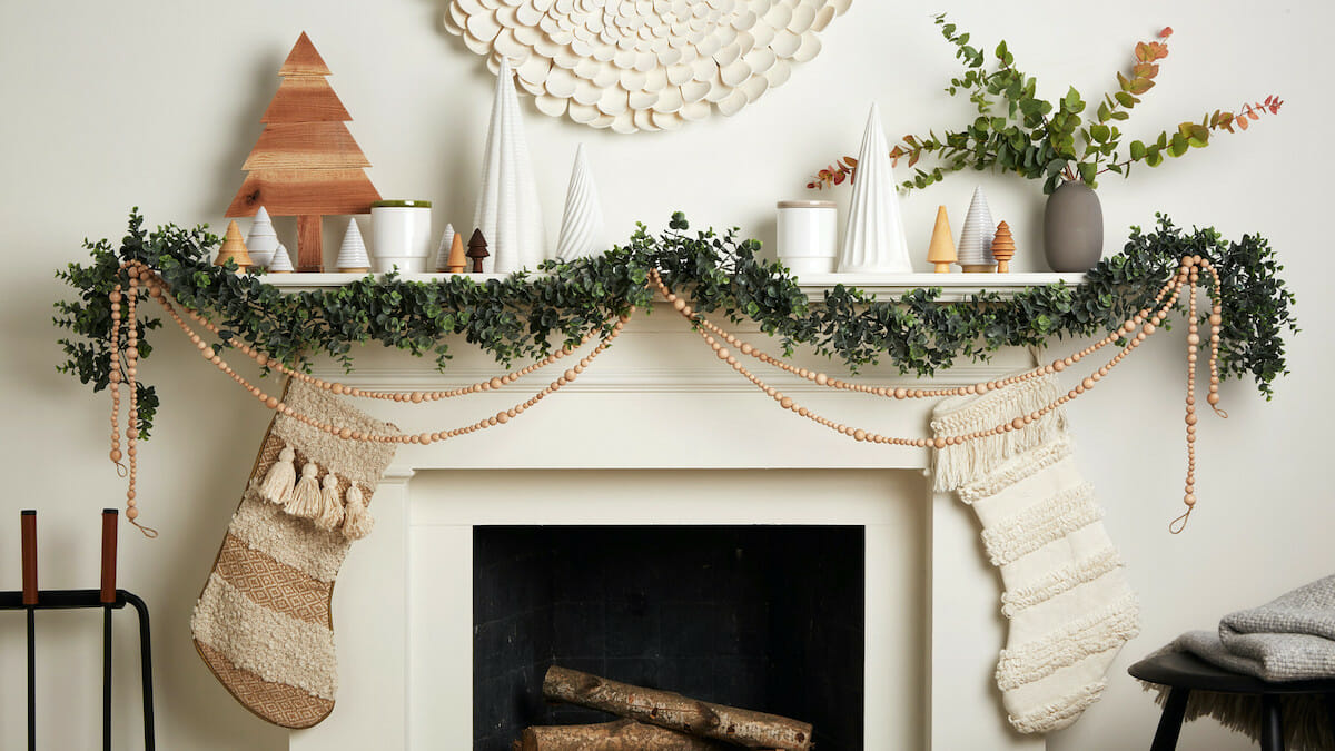 Green winter mantel decor ideas