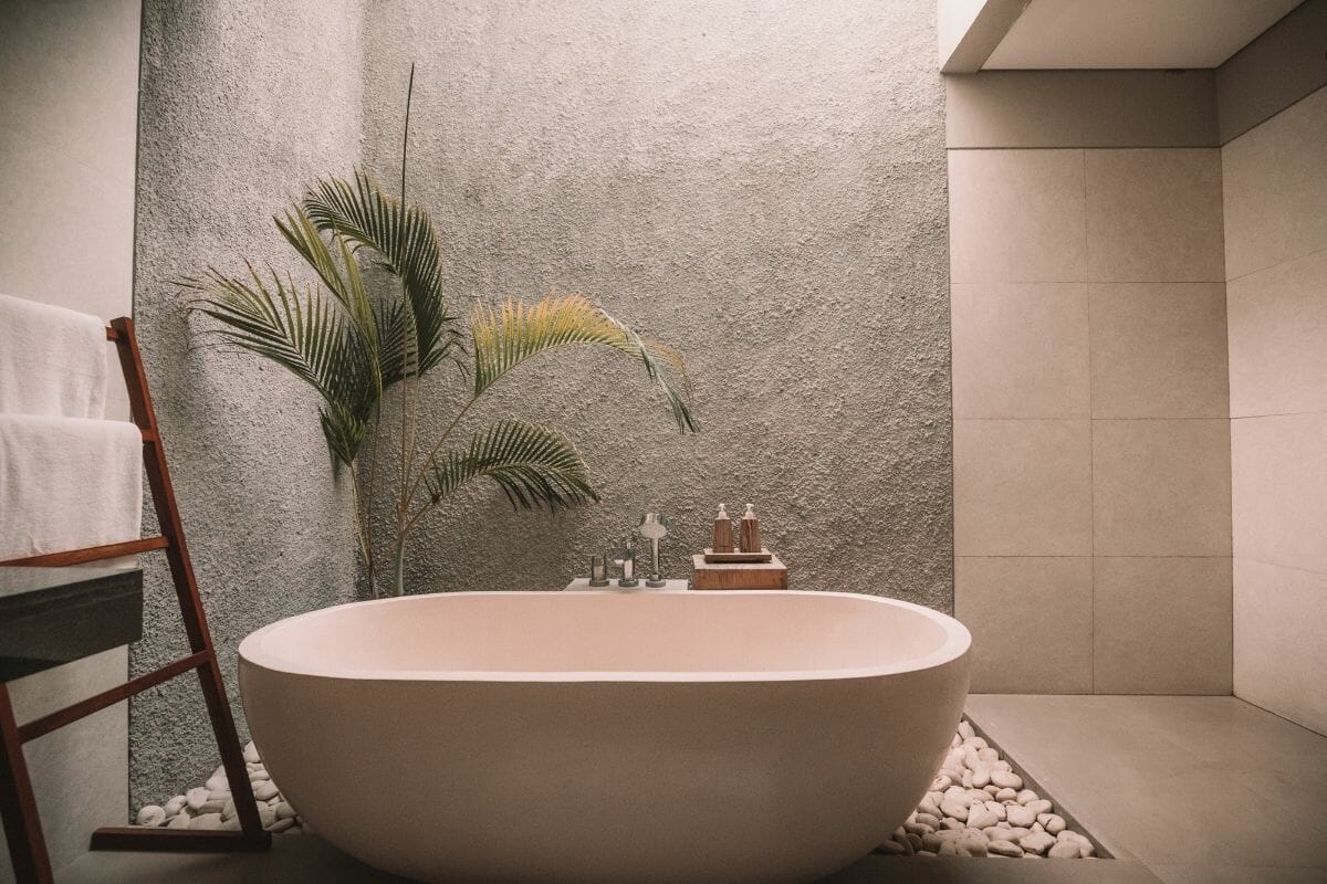 Natural elements and large-format tiles a popular bathroom trend