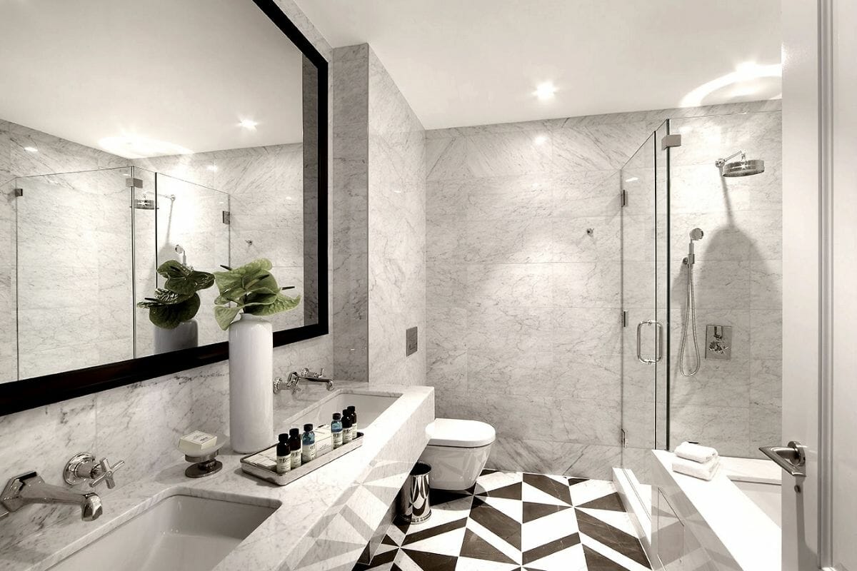 marble and black and white tiles bathroom trends