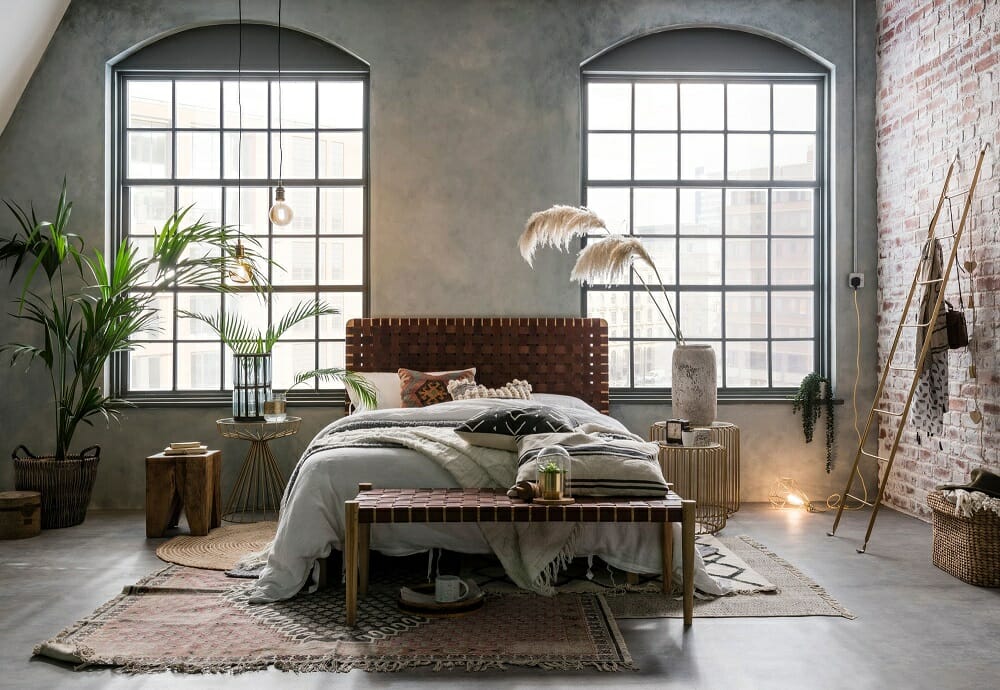 Industrial chic bedroom decor - Warehouse
