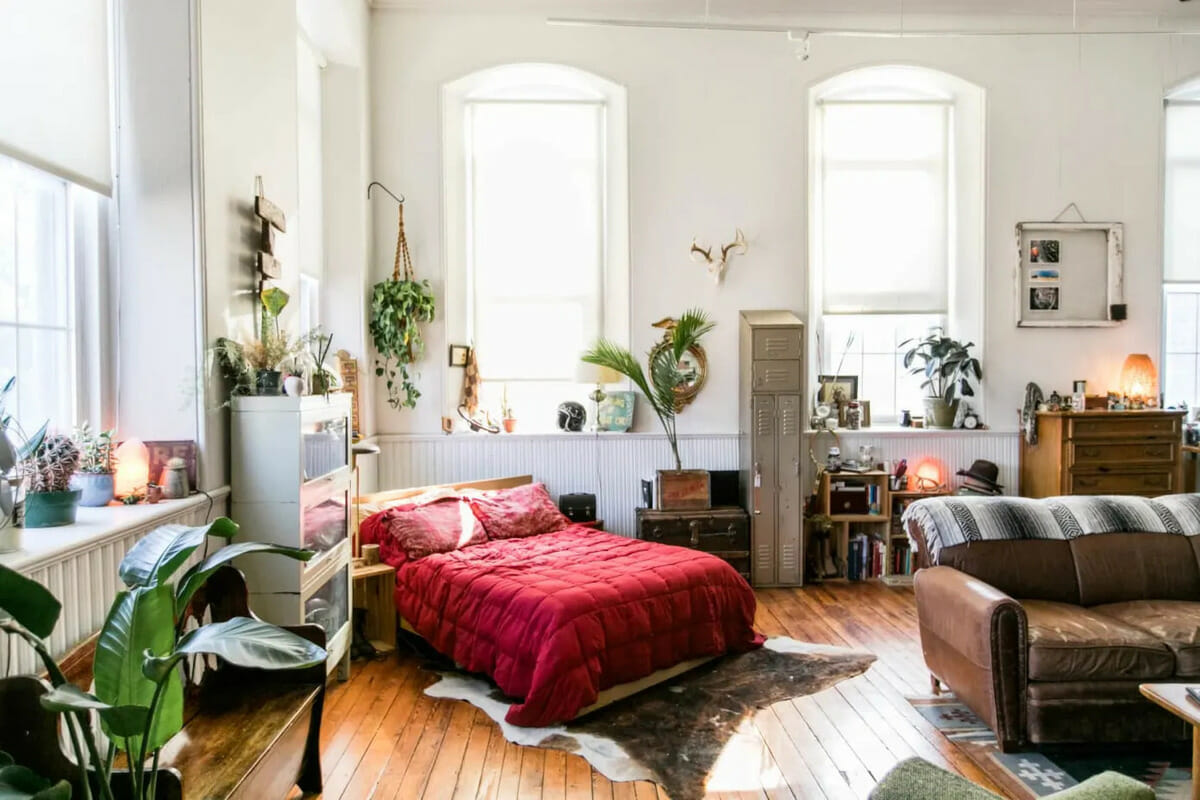 Bohemian decor bedroom with plants