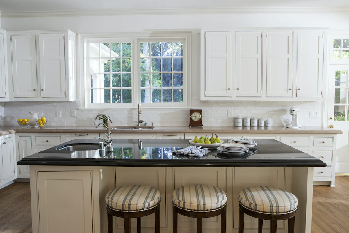 Kitchen island ideas with bar stools by Decorilla designer Lori D.