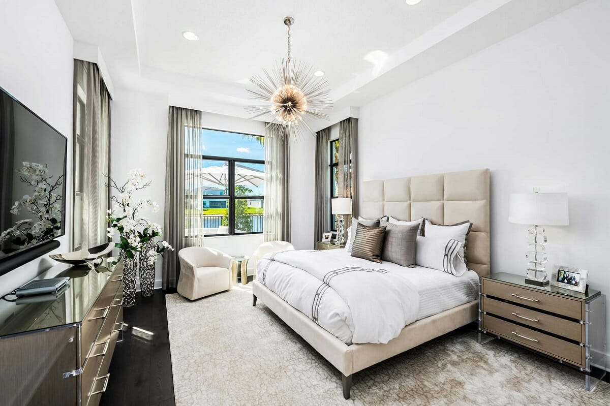 Bedroom with a palm beach interior design style - Annie