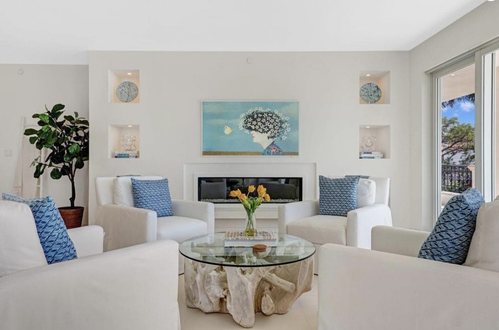 Hamptons decorating style in a chic living room by Decorilla designer, Michael J.