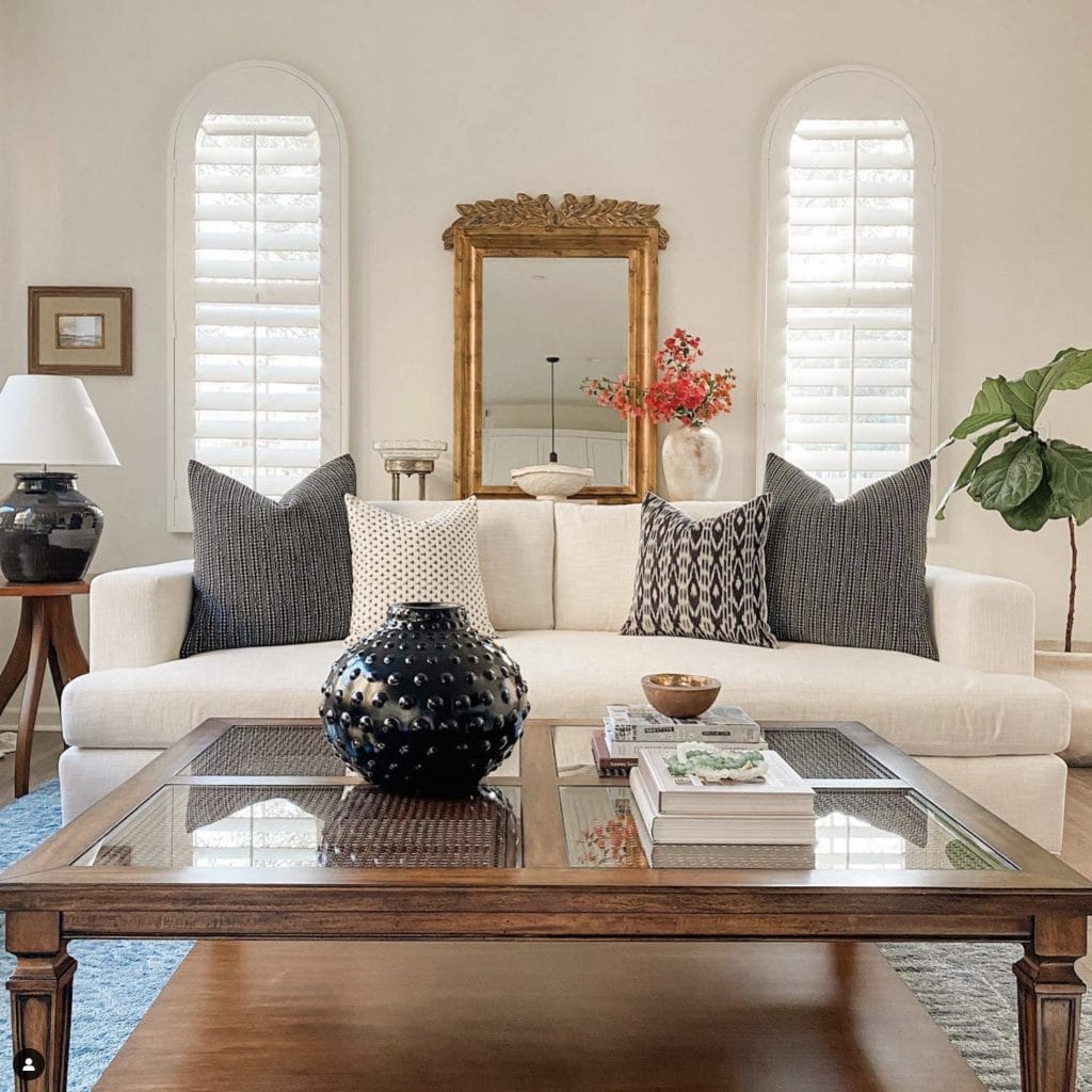 Hamptons decorating style in a living room by Decorilla designer, Bita T.