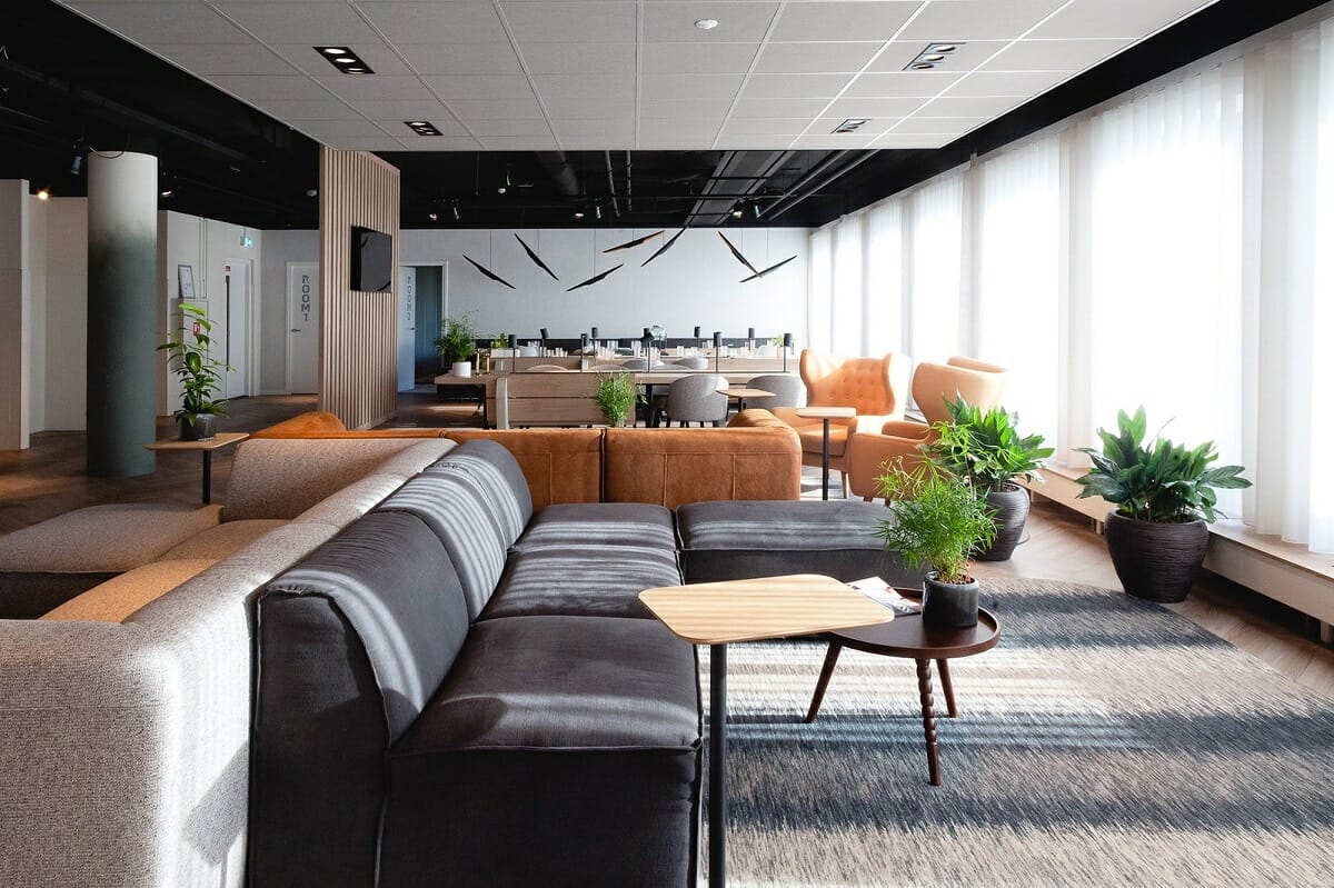 Modern office breakout space design - Office Lovin