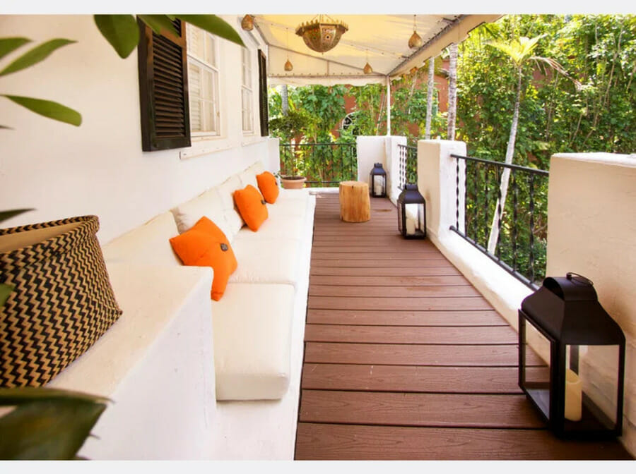 Small modern balcony design with a bench by Decorilla designer Renata B