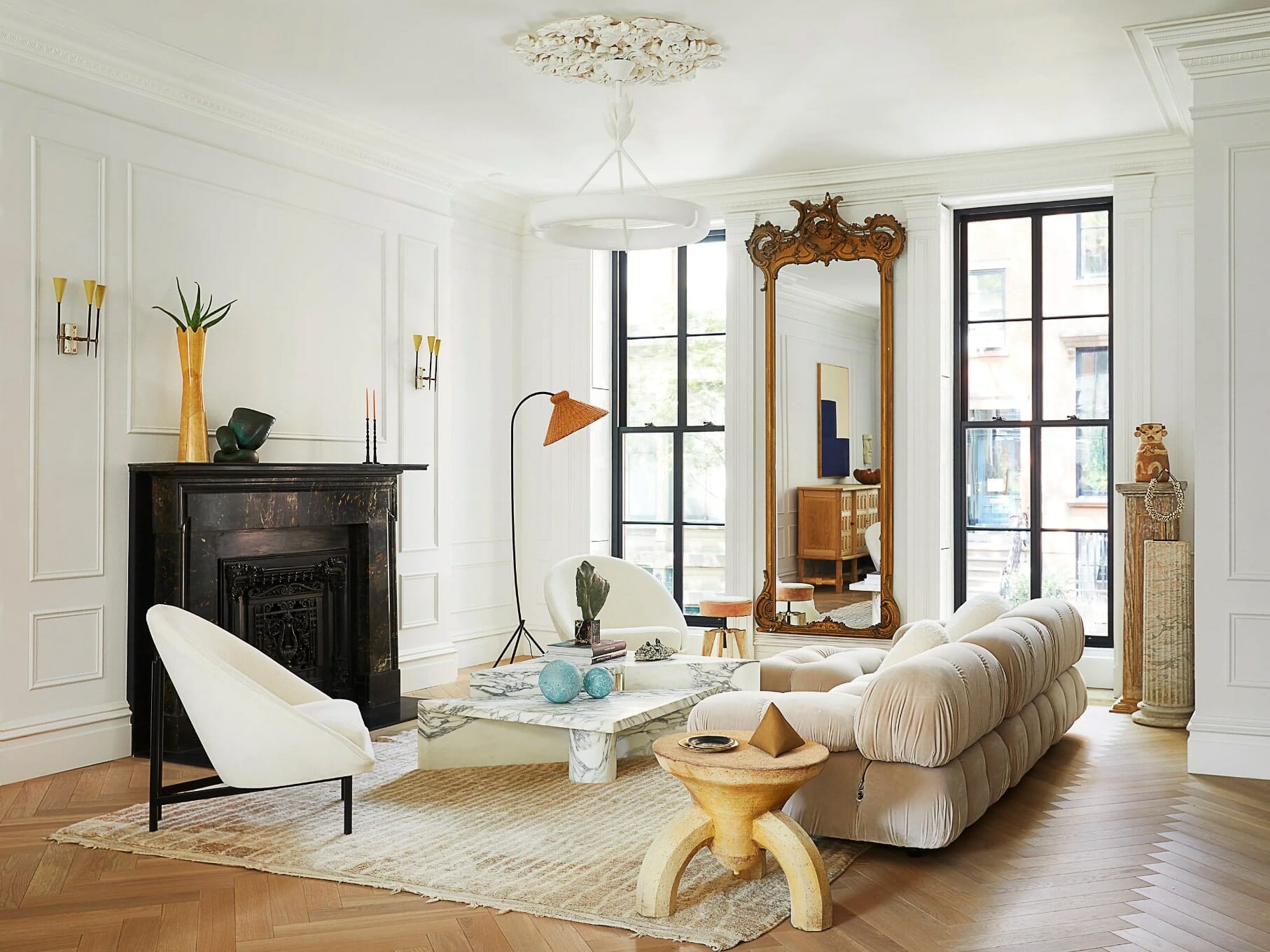 Contemporary glam living room - Mario Bellini