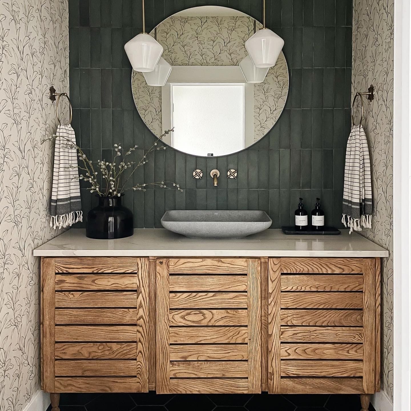 Decorating a Bathroom: Expert Tips for a Well-Designed Look