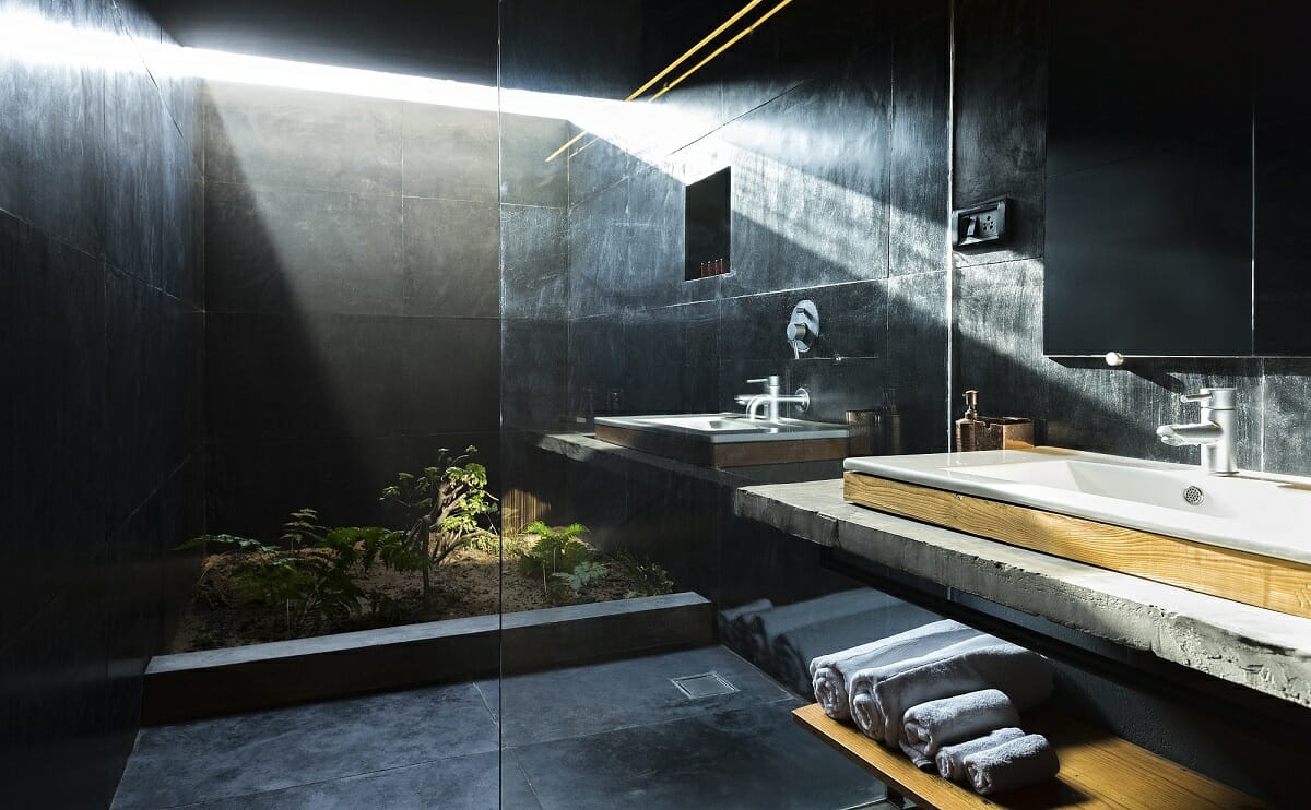 Black-masculine-bathroom-design-and-decor-ideas-Hip-Hotels