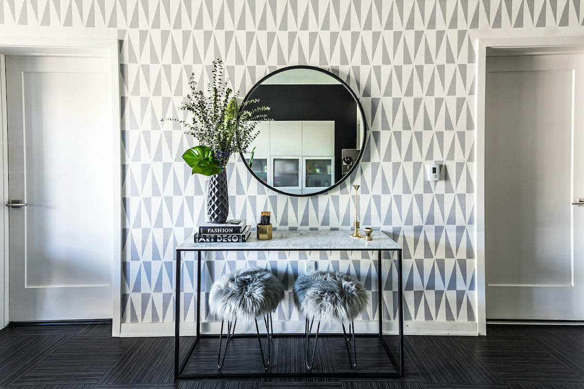 Bold wallpaper eclectic interior design idea by Decorilla designer Joyce T