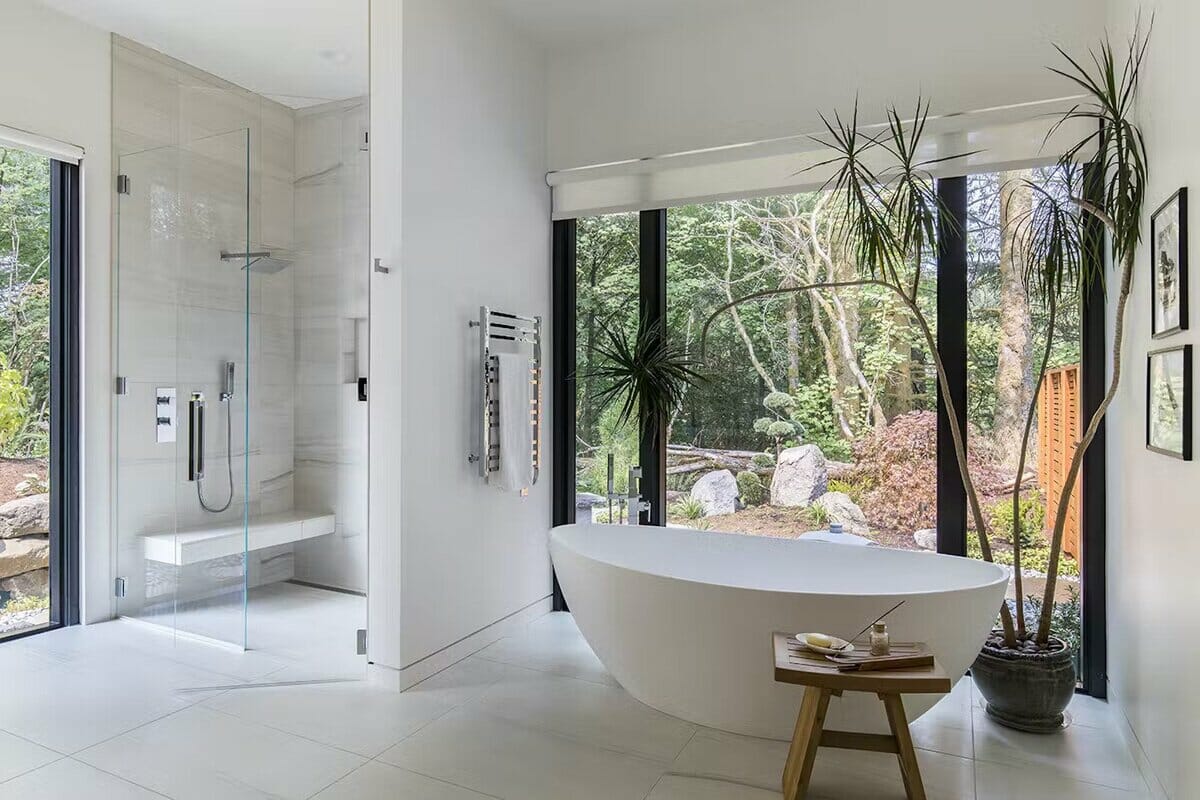 Expert tips for decorating a bathroom