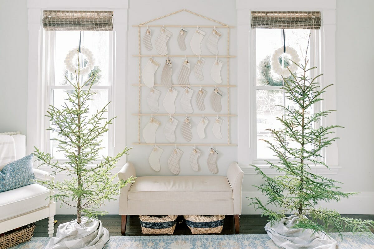 Elegant-Christmas-mantel-ideas-The-Spruce.
