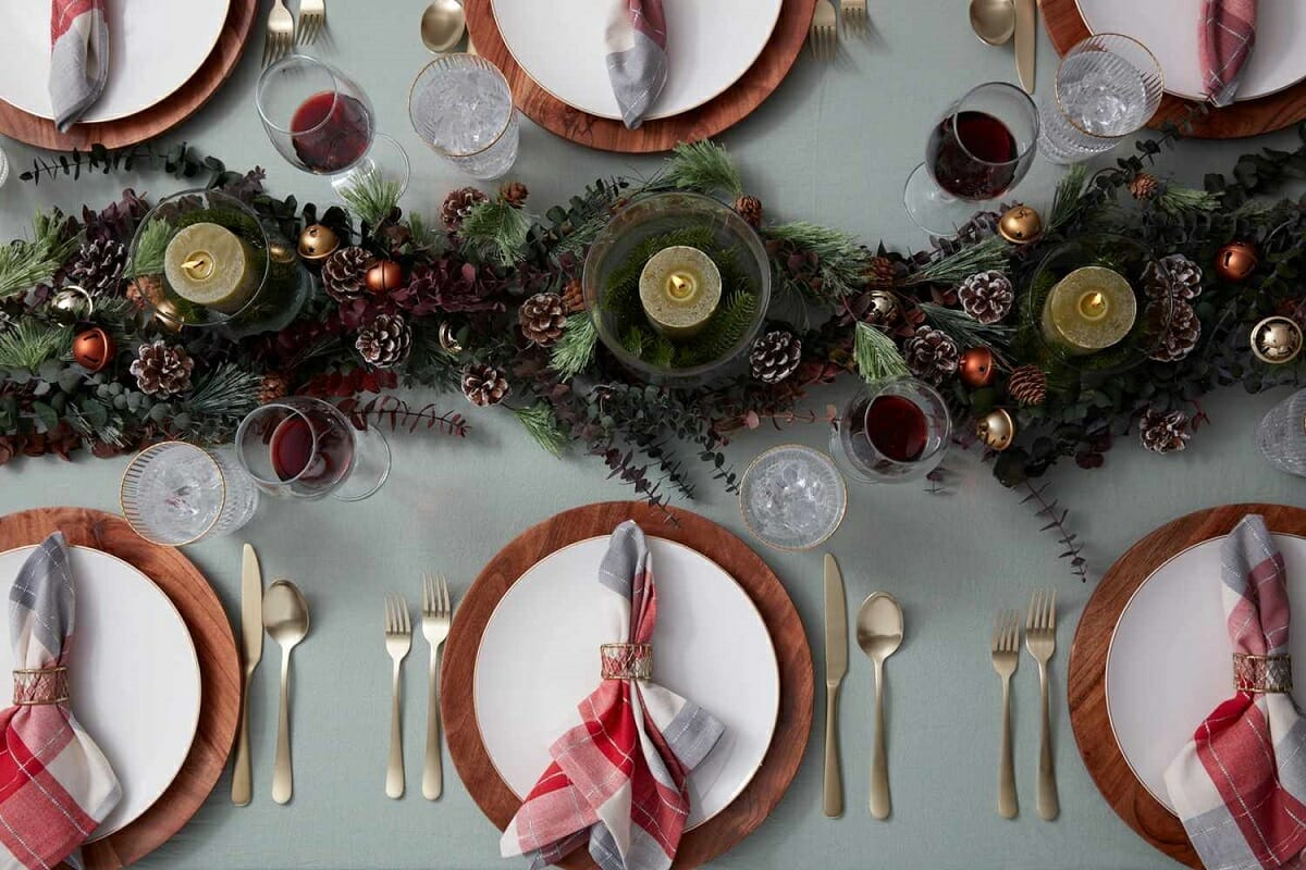 Elegant Christmas table decorations