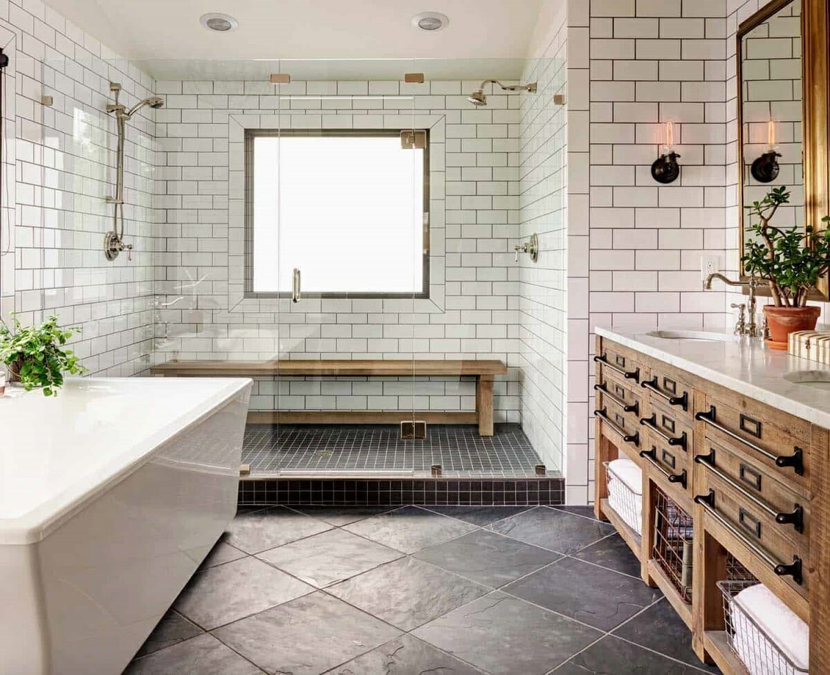 Modern farmhouse bathroom - One Kind Design