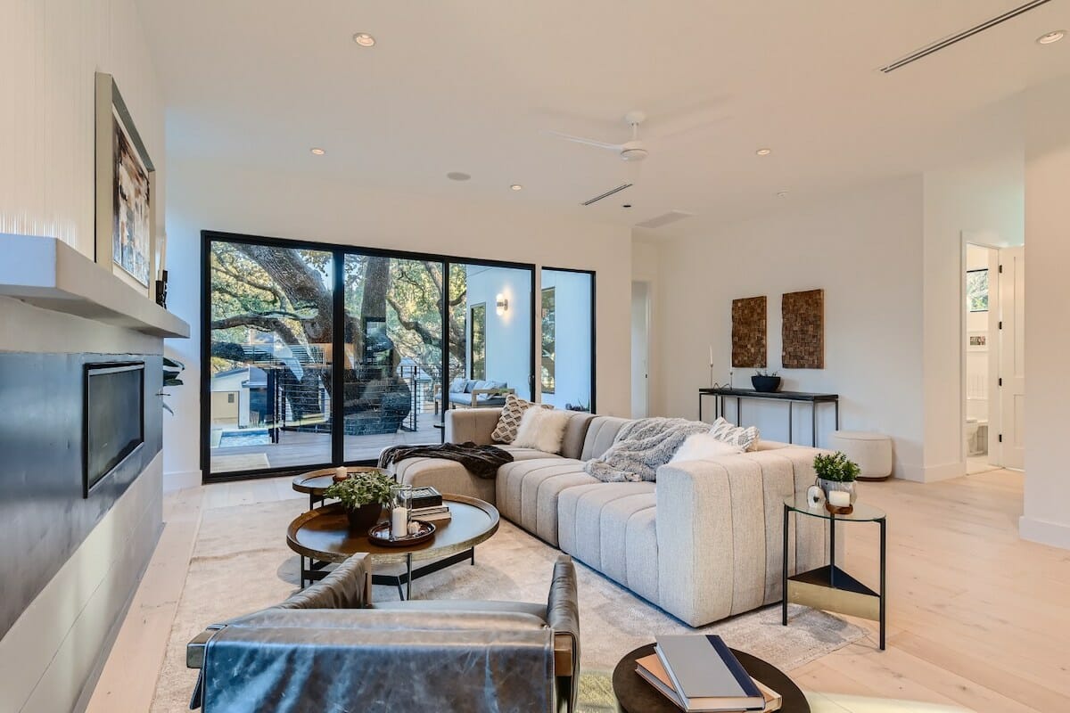 Contemporary living room by interior designer near you, Marisol O
