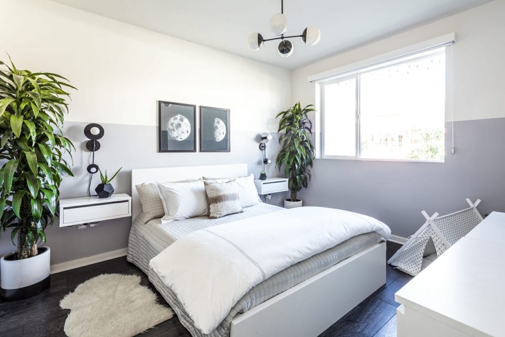 Minimalist home decor in a bedroom by Decorilla designer, Michelle B.