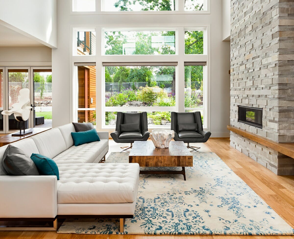 Natural light in a mid-century modern living room - Amelia R