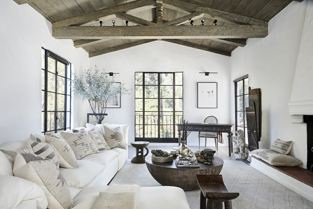 White living room for the Decorilla vs roomLift comparison - Homes and Gardens