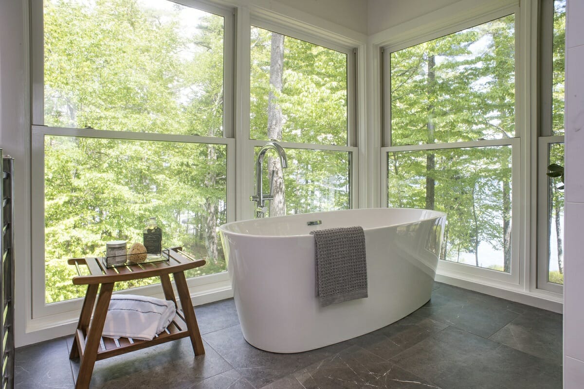 Salle de bain par un décorateur d'intérieur à Portland Maine - Emily Enis Mattei