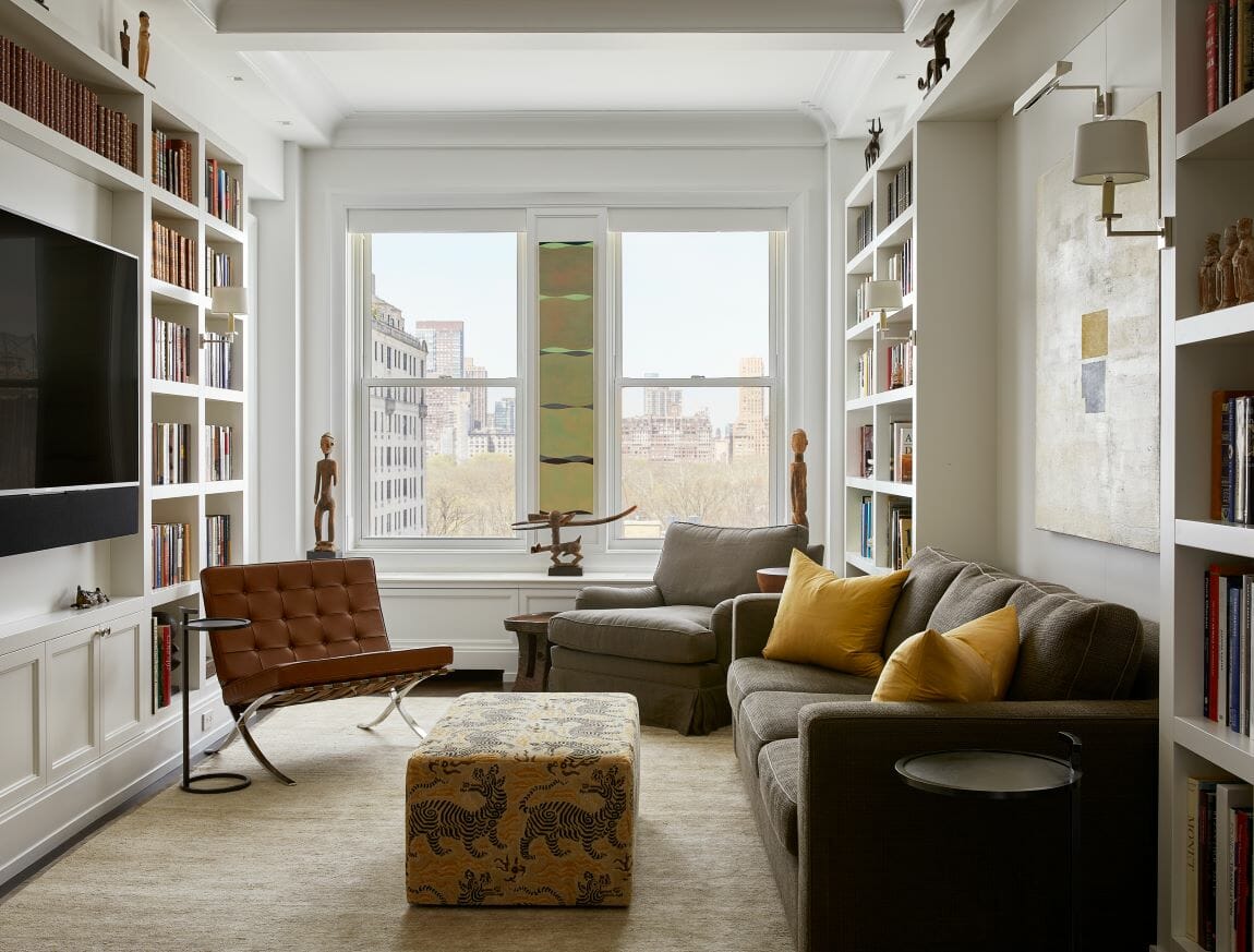 Bookshelves and storage bench: living room built-ins by Decorilla designer Leonora M.