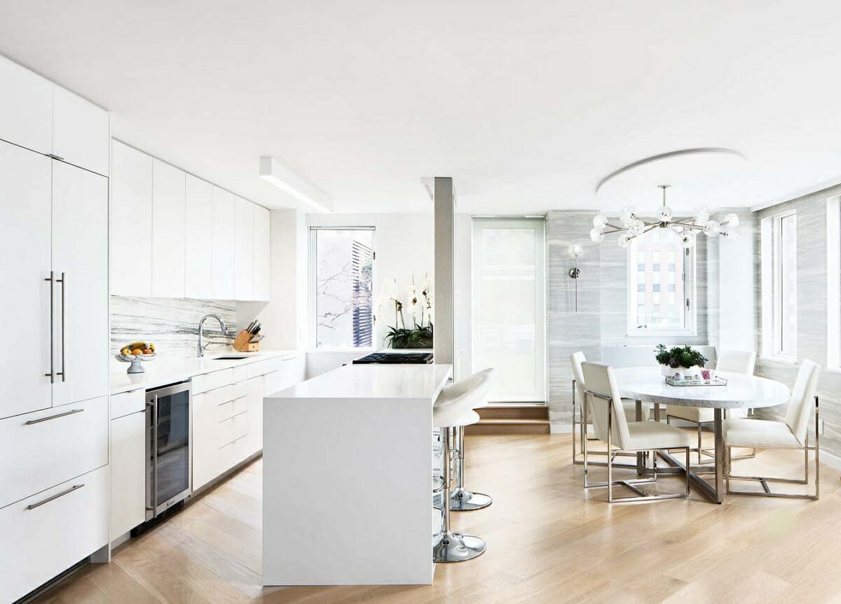 White kitchen by one of the best NYC interior designers - Lorenzo Cota