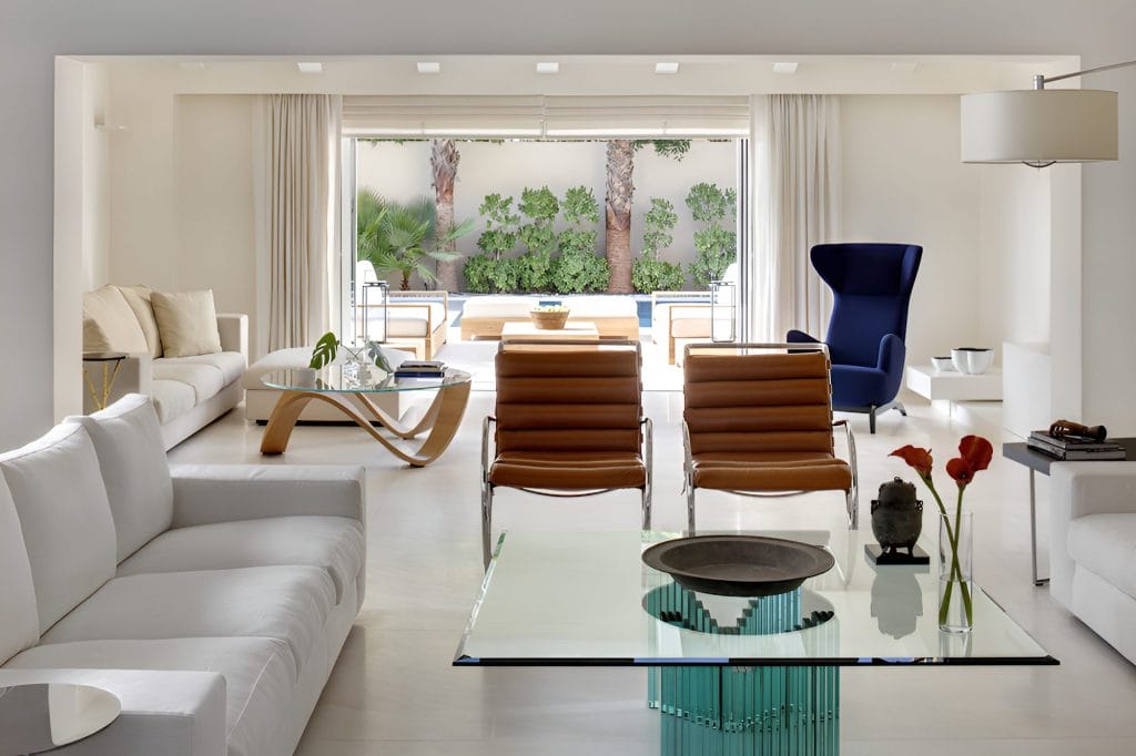 Coffee table decor by Decorilla designer, Catherine W.