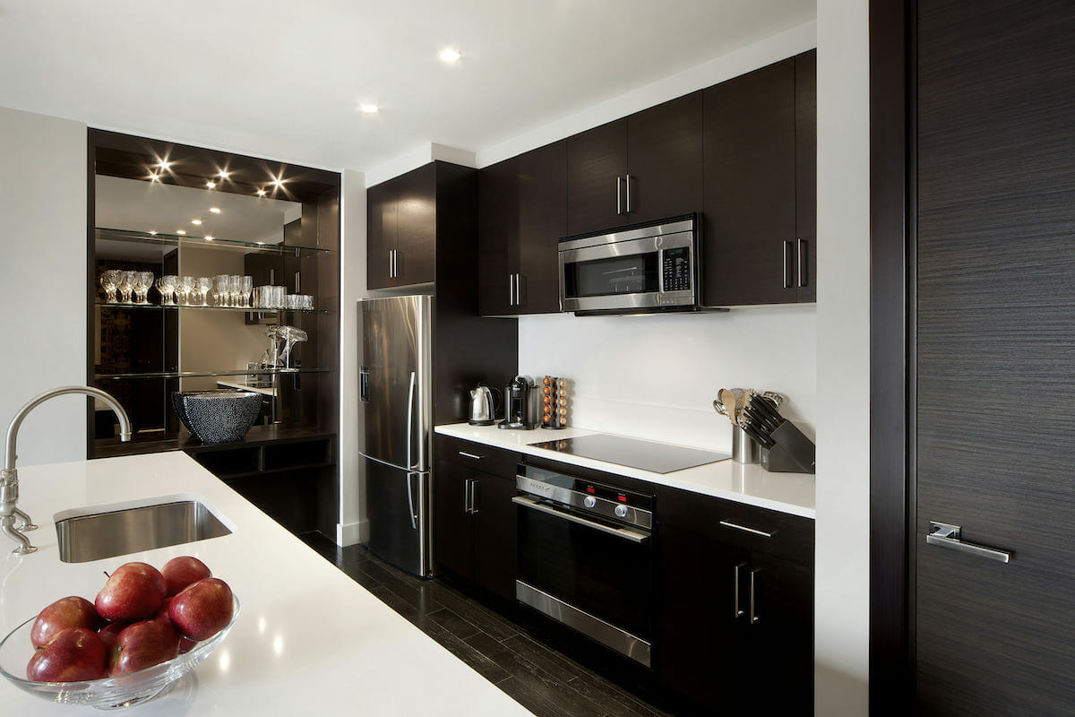 Dark kitchen cabinets with bright countertops by Decorilla designer Joseph G.