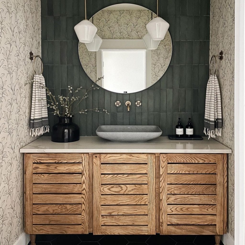 Earth toned bathroom scheme by Decorilla designer, Irina M.