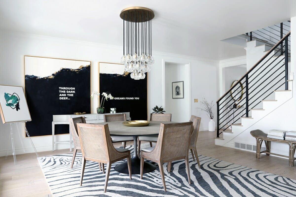 Idées de design de salle à manger moderne en noir et blanc par Jamie C