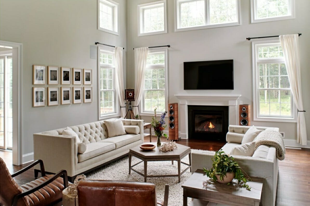Southern style living room and modern decor by Amy C