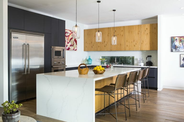 10 Dreamy But Dark Kitchen Cabinet Ideas & Designs - Decorilla Online ...