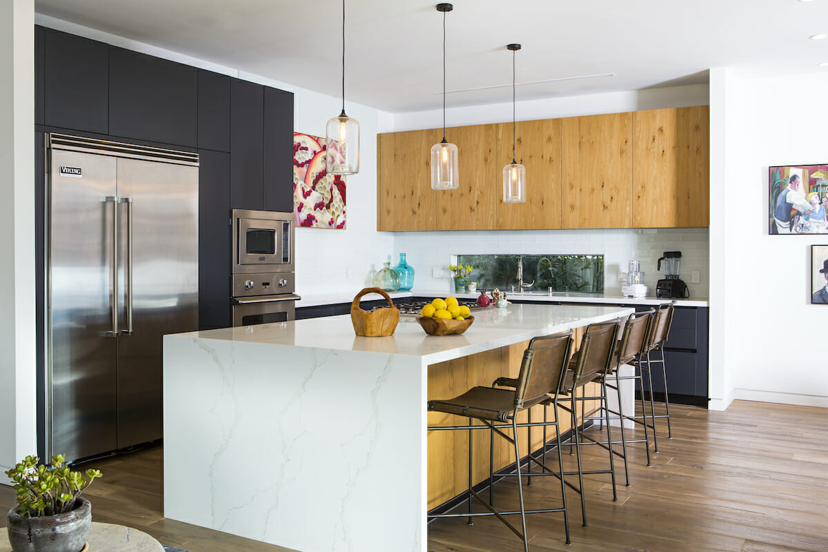 Two-toned black kitchen cabinets by Decorilla designer, Lori D.