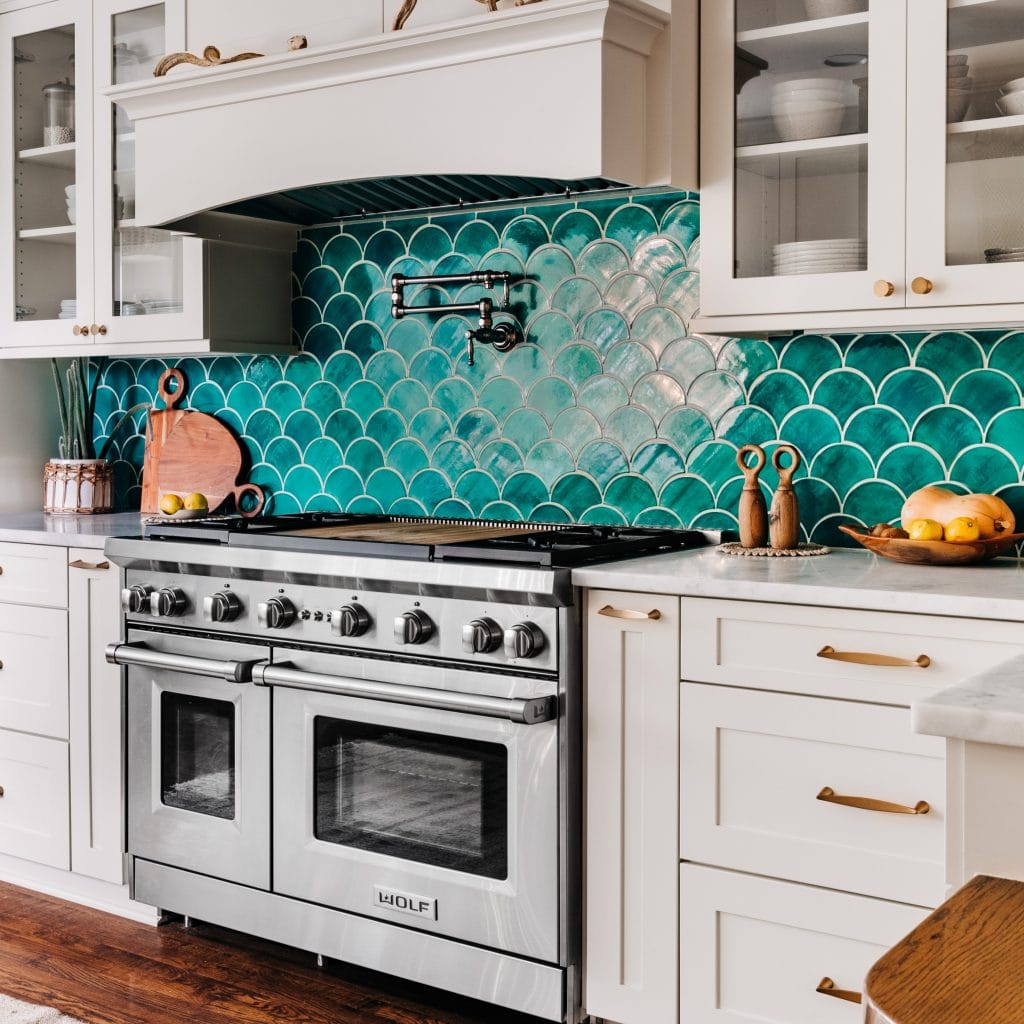 Kitchen by Decorilla designer Maja E. with a statement backsplash