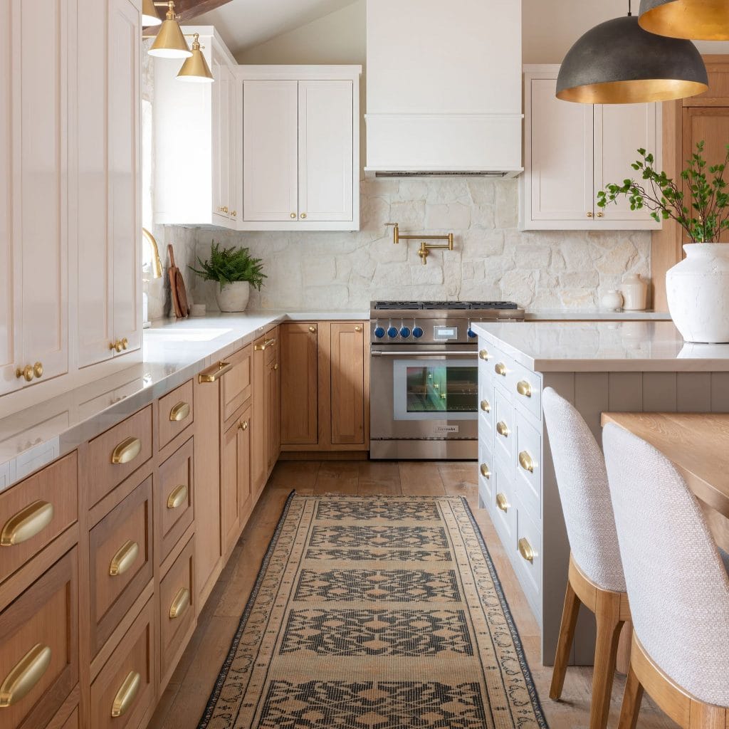 Kitchen decor ideas by Decorilla designer, Laura R.