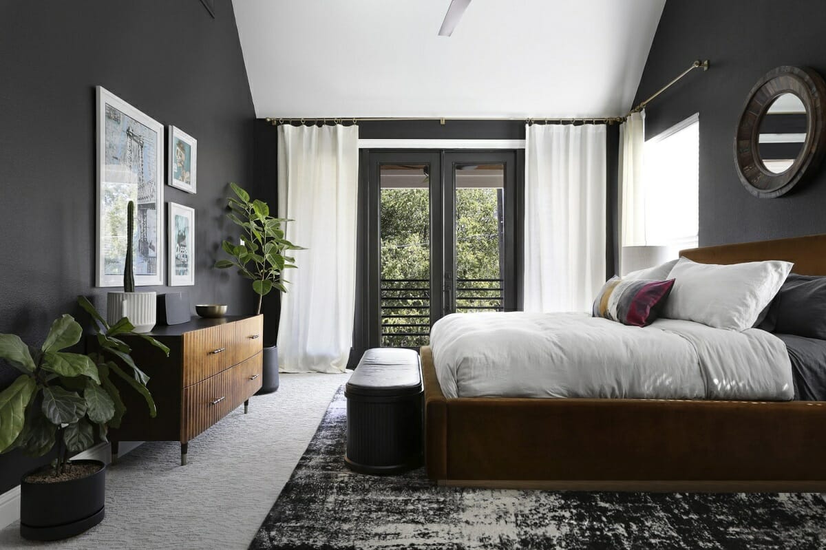 Bedroom with a storage bench at the foot of the bed