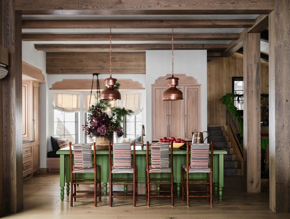 Rustic farmhouse kitchen décor ideas in a colorful interior