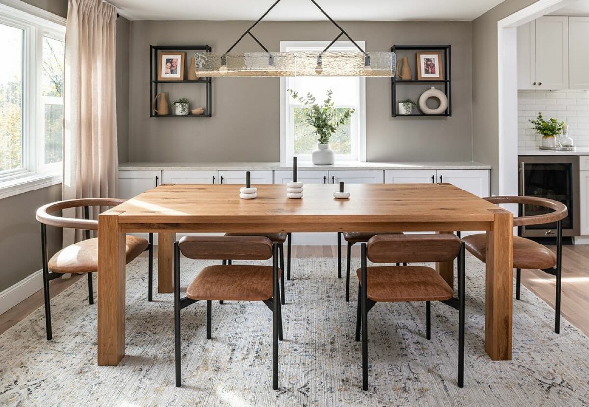 Streamlined chandelier trends 2024 in a dining room by Decorilla designer Christiane P.